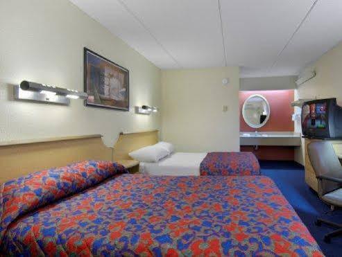 切萨皮克会议中心红屋顶客栈汽车旅馆 外观 照片